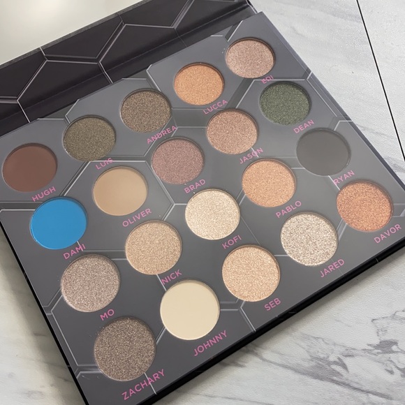 Barbarella Eyeshadow Palette - Picture 2 of 4